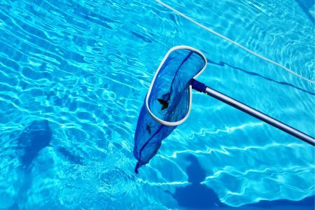 Röngör din pool innan du fyller poolen efter vintern