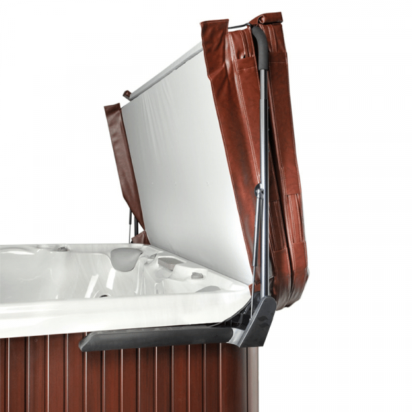 Hörnet av ett spabad med locklyften öppen