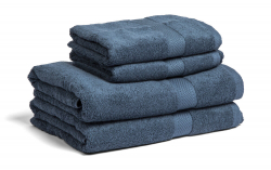 Två denim färgade handdukar och två badlakan staplade på varandra.