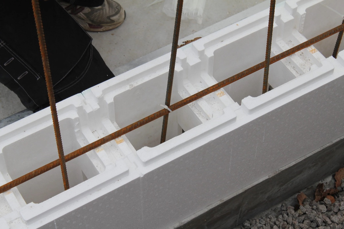 Ett pågånde poolbygge med thermoblocken