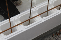 Poolblock Styrolit med Hård Insida Ett pågånde poolbygge med thermoblocken