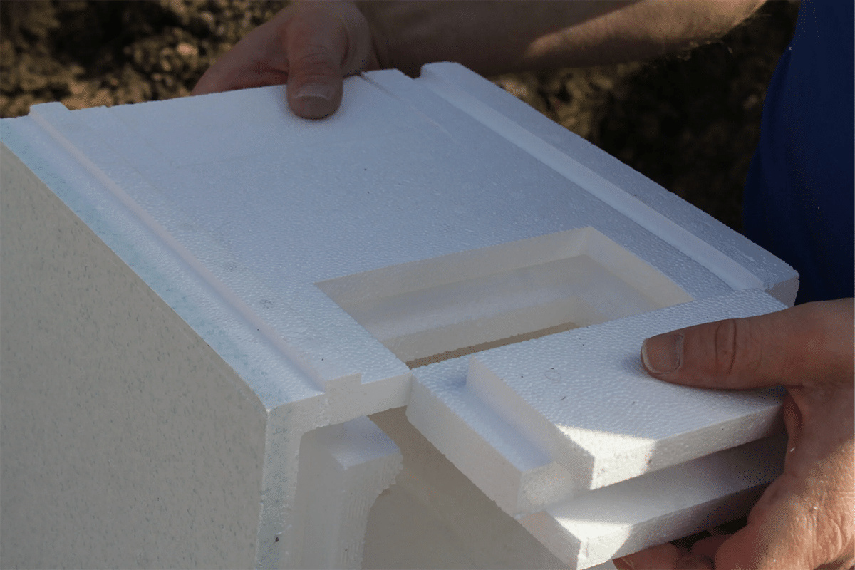 Ett ändstycke skjuts in i ett thermoblock