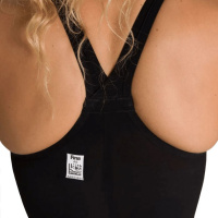 Närbild på baddräktens rygg