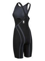 Tävlingsbaddräkt Carbon Core FX Closed Back, Svart - 28 Baddräkten snett bakifrån mot en vit bakgrund