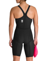 Tävlingsbaddräkt Carbon Glide Closed Back, Svart - 30 En dam i baddräkten sedd bakifrån