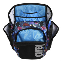 Bilden visar väskan i en annan färg Väskan med alla fack öppnade