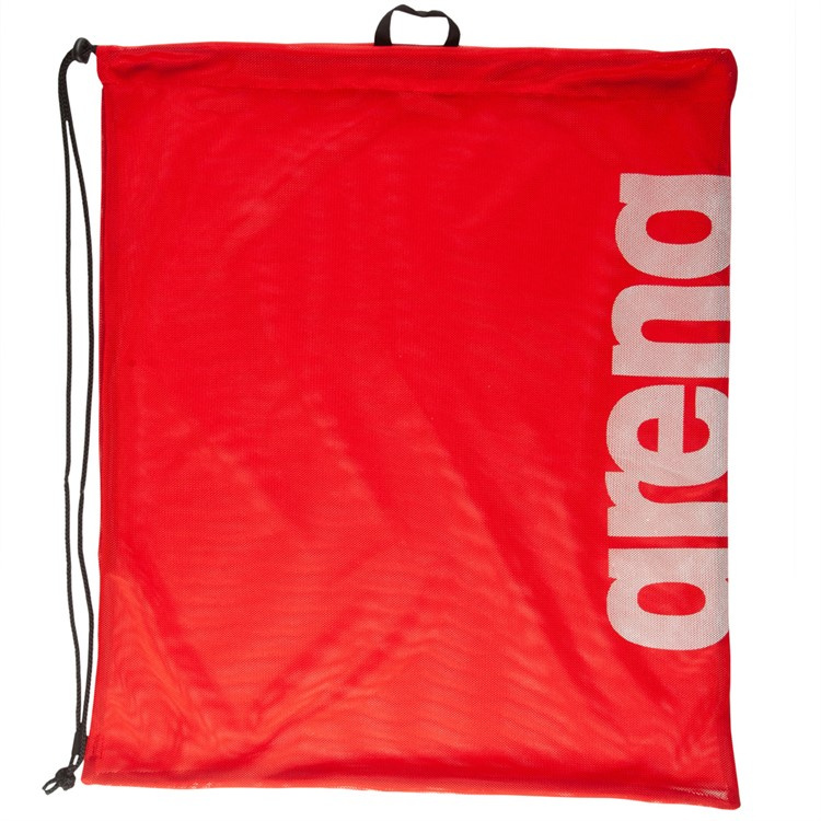 Meshväskan i rött mot en vit bakgrund