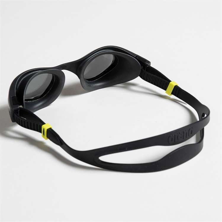 Insidan på simglasögonen