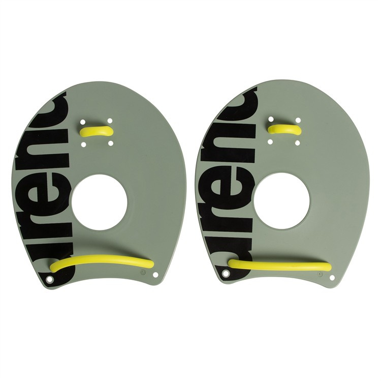 Paddlarna mot en vit bakgrund