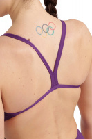 Närbild på baddräktens rygg