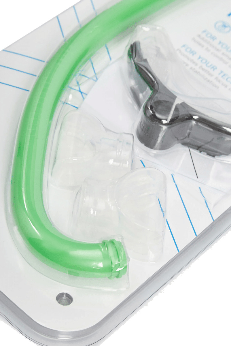 Närbild på Swim Snorkel Pro i sin förpackning