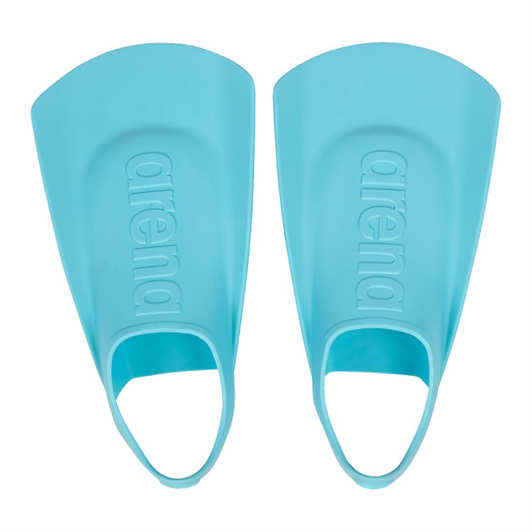 Ett par simfenor i blått mot en vit bakgrund