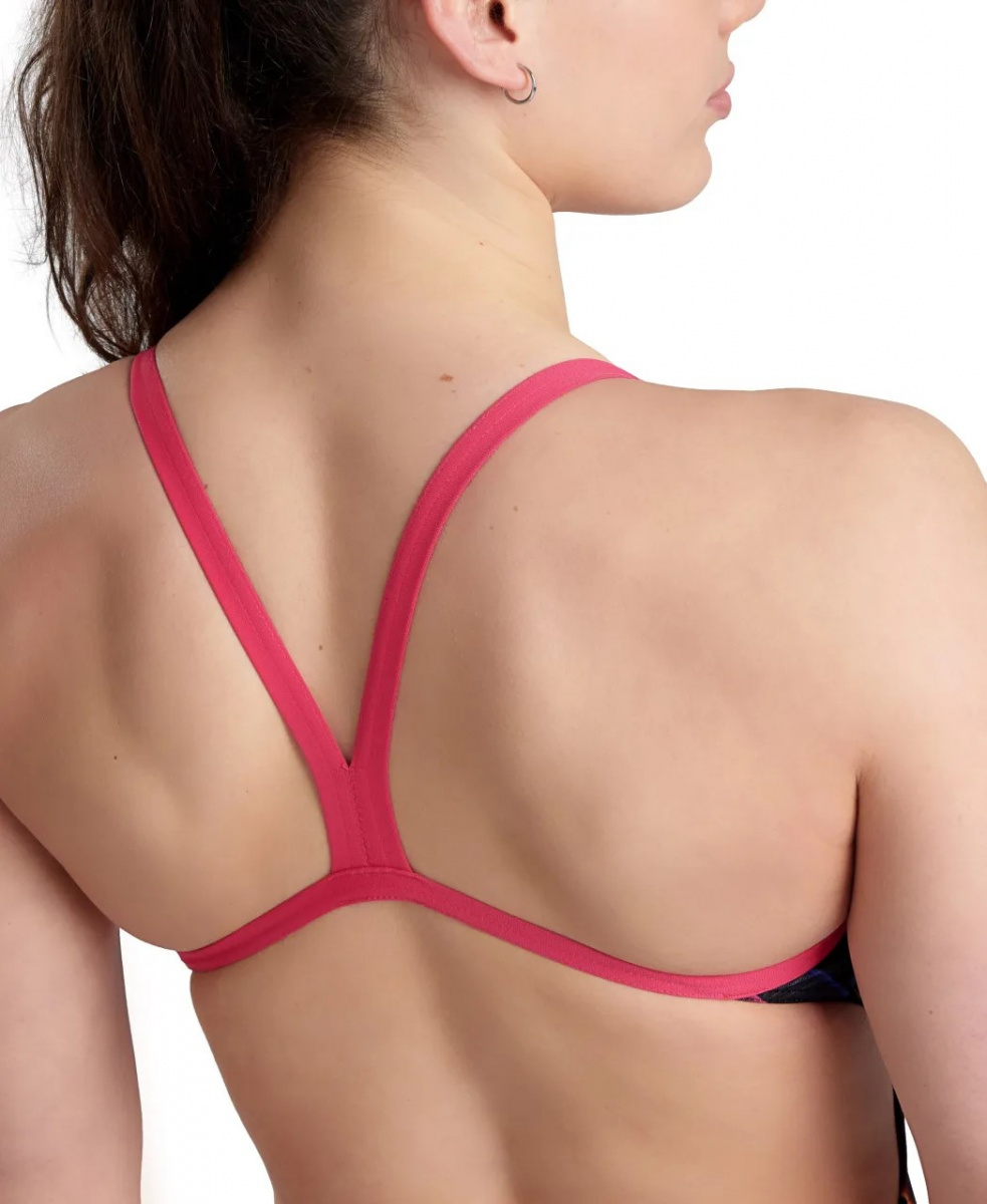 Närbild på baddräktens rygg