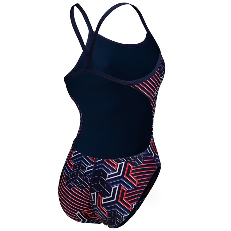 Baddräkten snett bakifrån mot en vit bakgrund