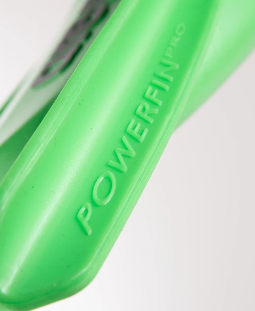 Närbild på simfenan