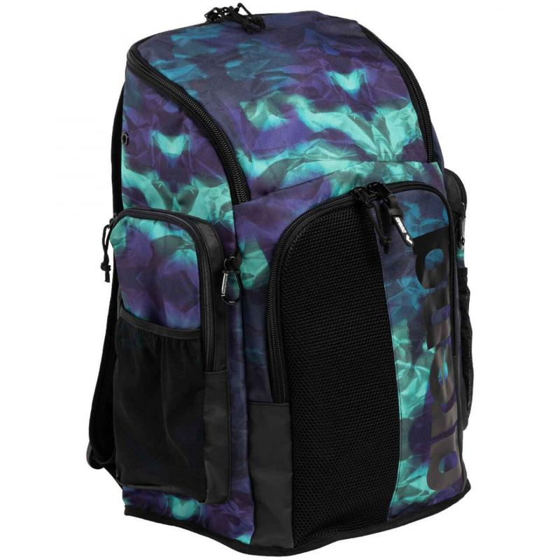 Väskan sedd snett framifrån