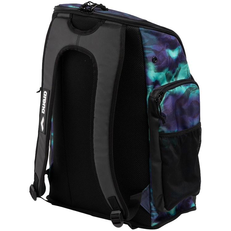 Väskan sedd snett bakifrån