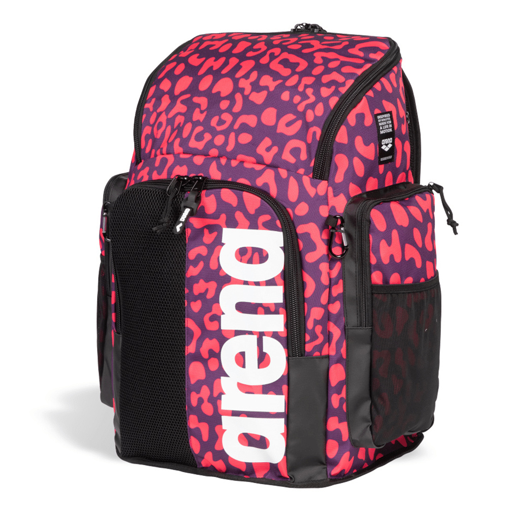 Väskan sedd snett framifrån