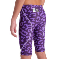 Närbild på badbyxorna snett bakifrån