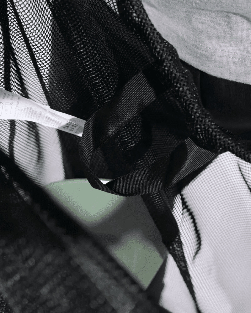 Närbild på meshväskans insida