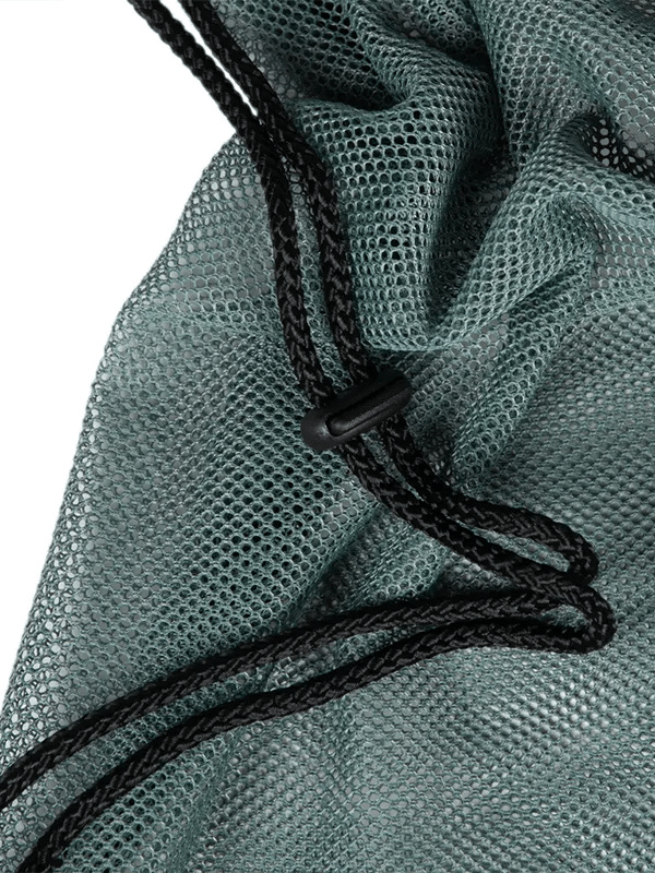 Närbild på väskans spänne