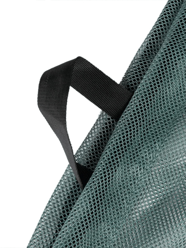 Närbild på väskans handtag