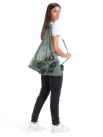 Meshpåse One Go, Sage En dam med meshväskan hängande från sin axel