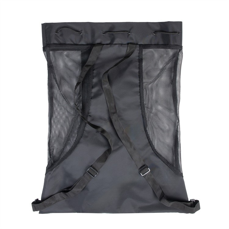 Meshväskan rakt bakifrån mot en vit bakgrund