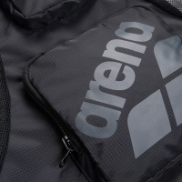 Meshpåse All Set, Svart Närbild på den större fickan med Arenas Logga