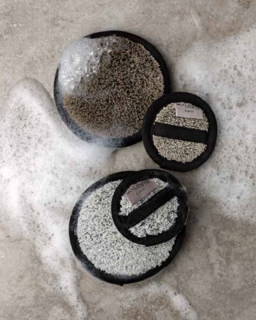 Fyra pads med tvättskum