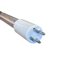 UV-C Extralampa - 40W T5 Bas C Närbild på lampans kontakt från en annan vinkel