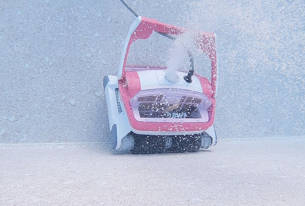 D600 rengör golv, väggar, och vattenlinjen automatiskt