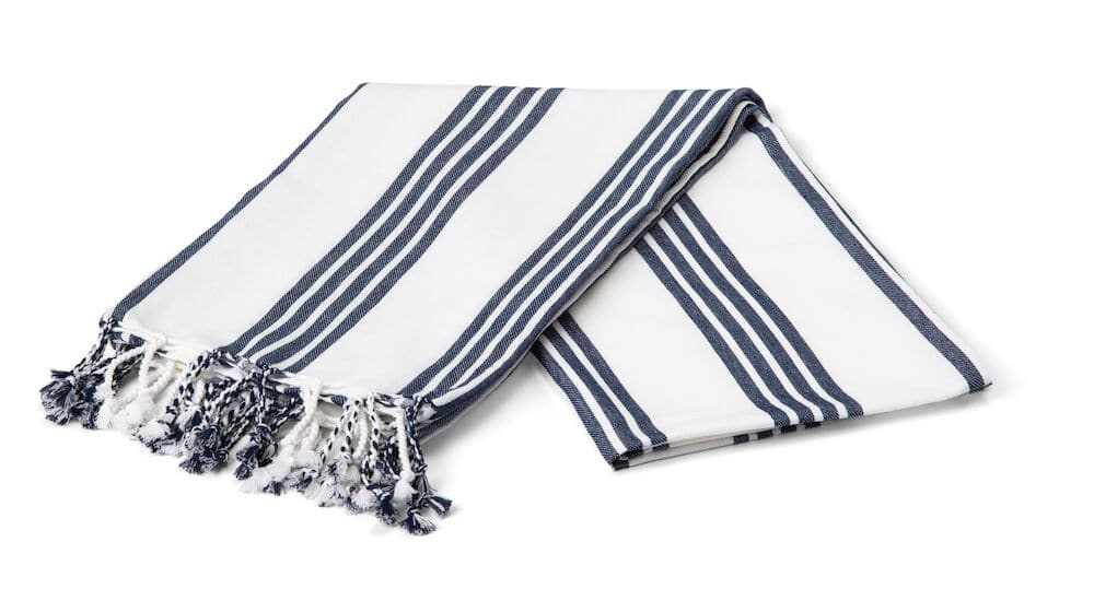 Badlakan Hamam är vitt med blåa ränder och tofsar på kortsidorna