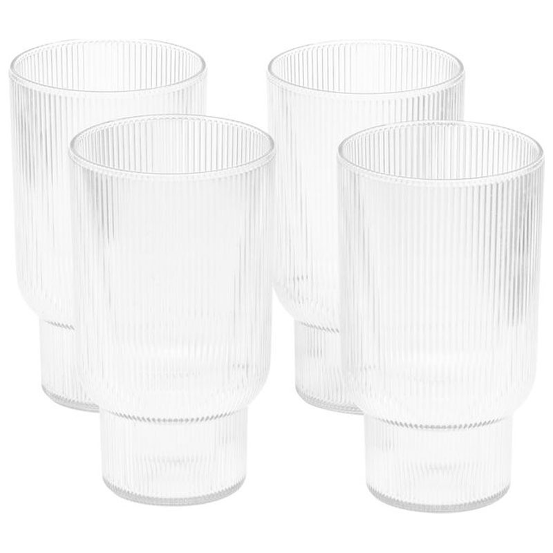 De fyra glasen mot en vit bakgrund