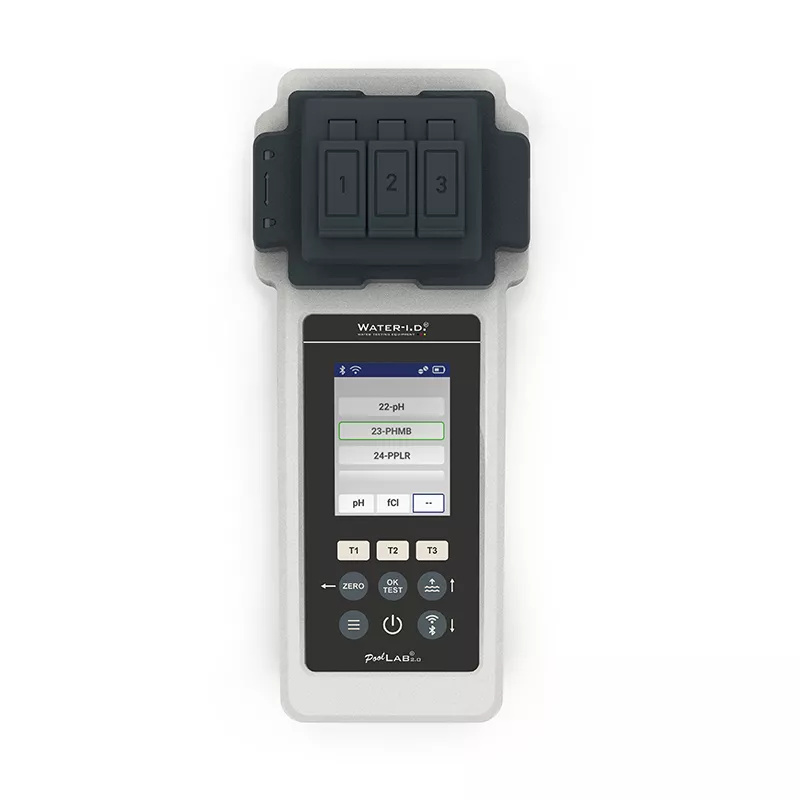 PoolLab 2.0 framifrån mot en vit bakgrund