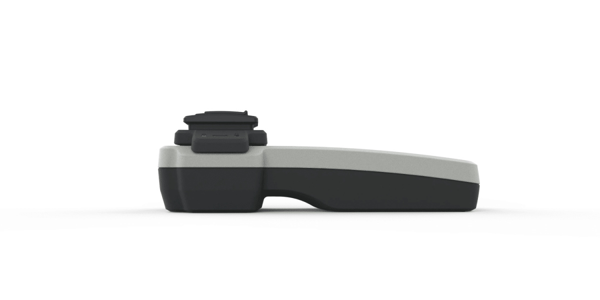 PoolLab 2.0 från sidan mot en vit bakgrund