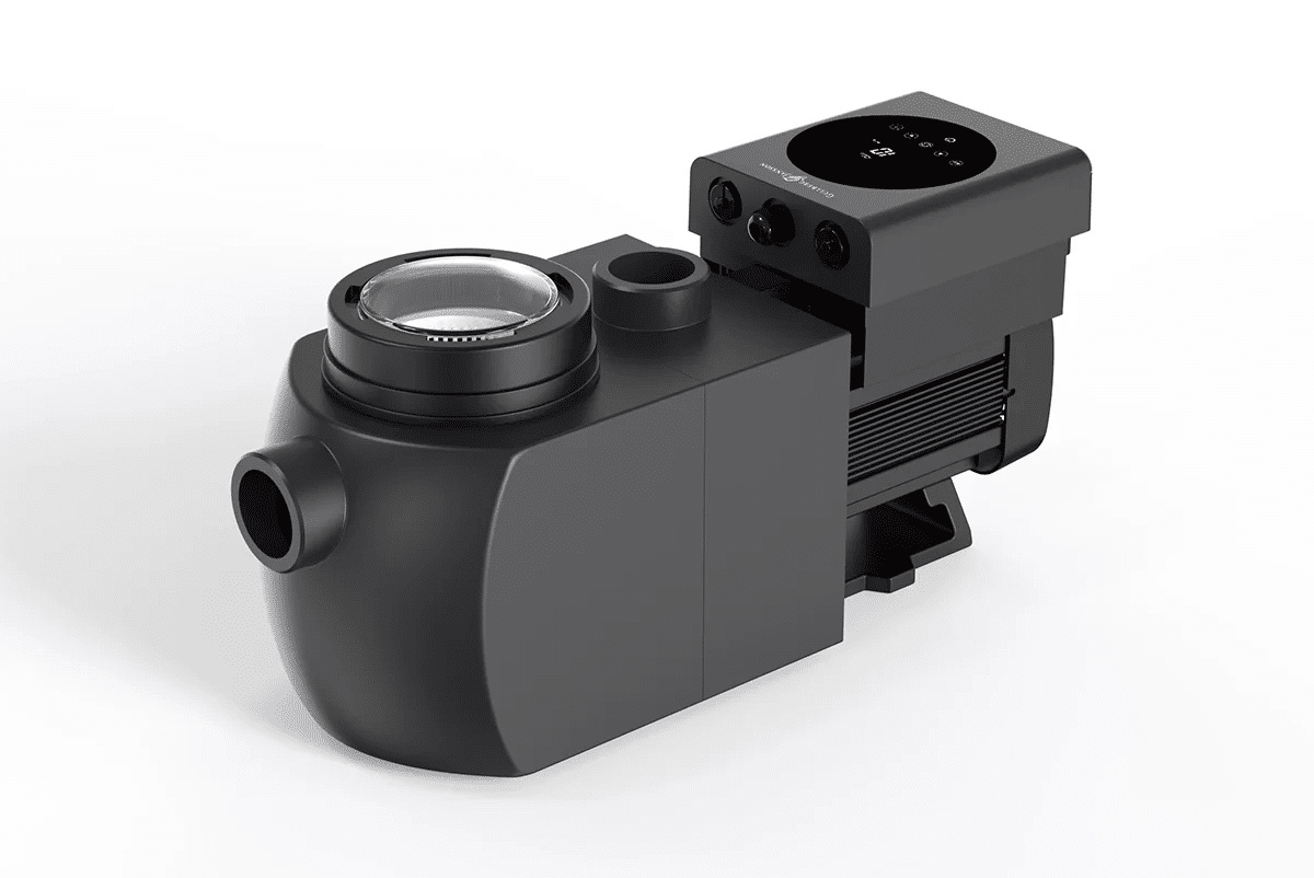 Poolpumpen mot en vit bakgrund