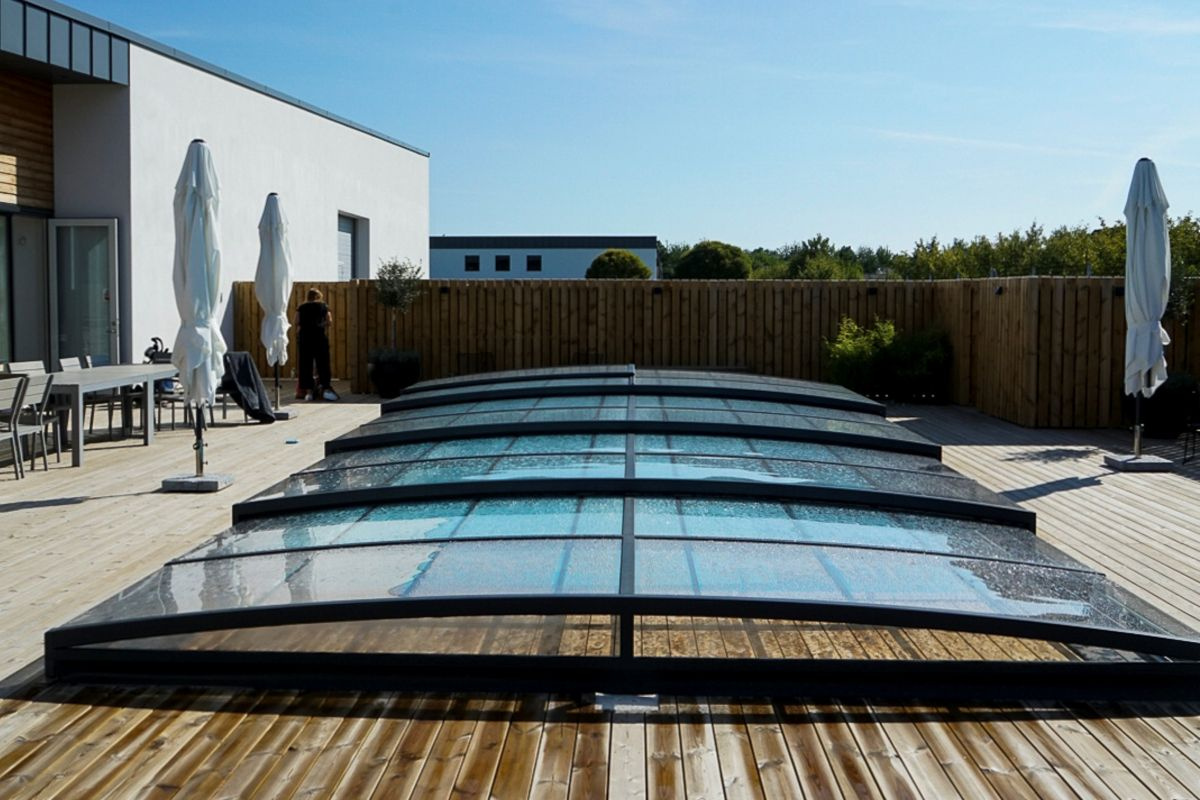 Ett Leia Pooltak med 4 Sektioner