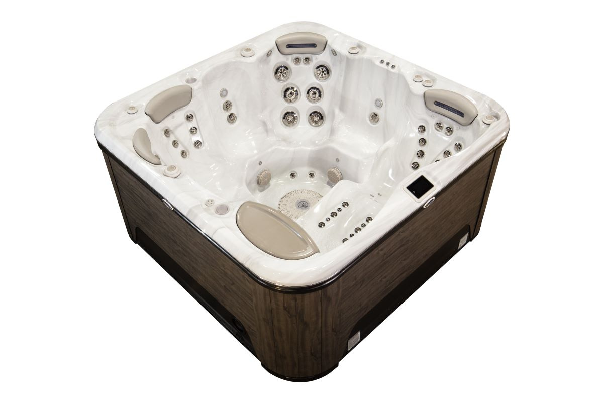 Spabadet sett snett ovanifrån mot en vit bakgrund