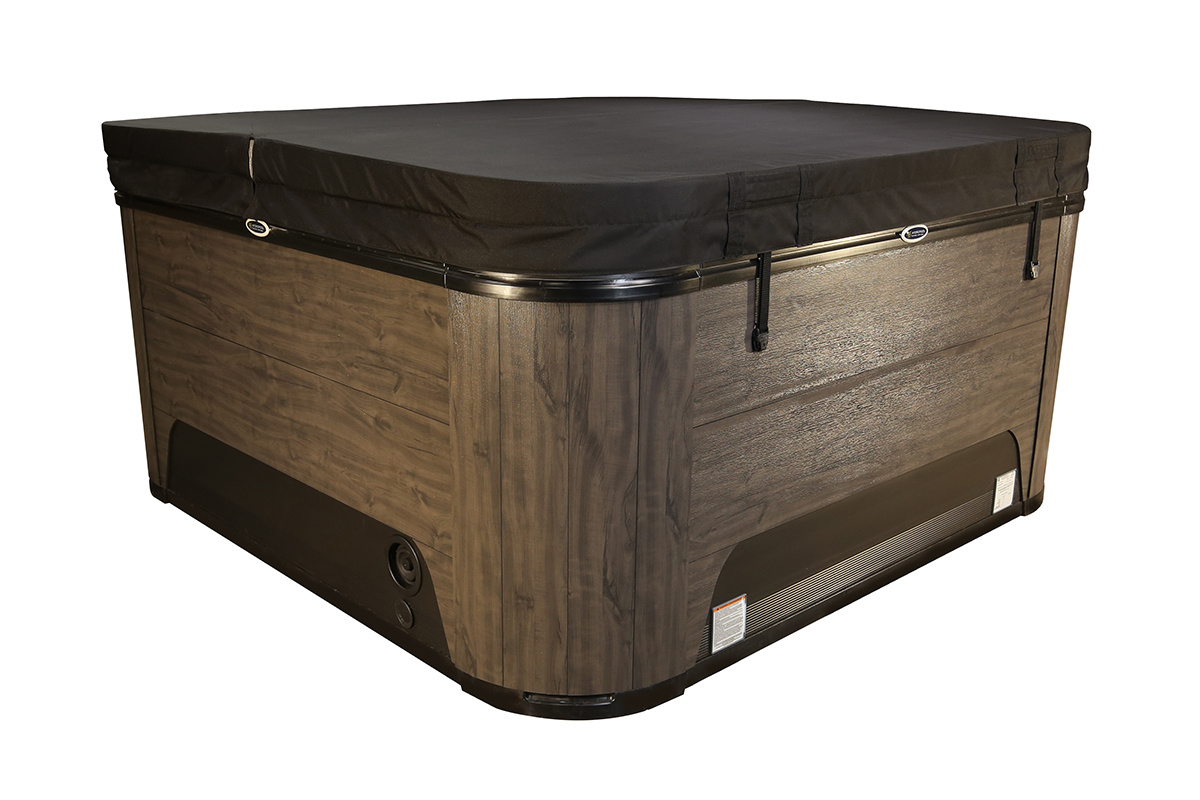 Spabadet med ett stängt lock mot en vit bakgrund