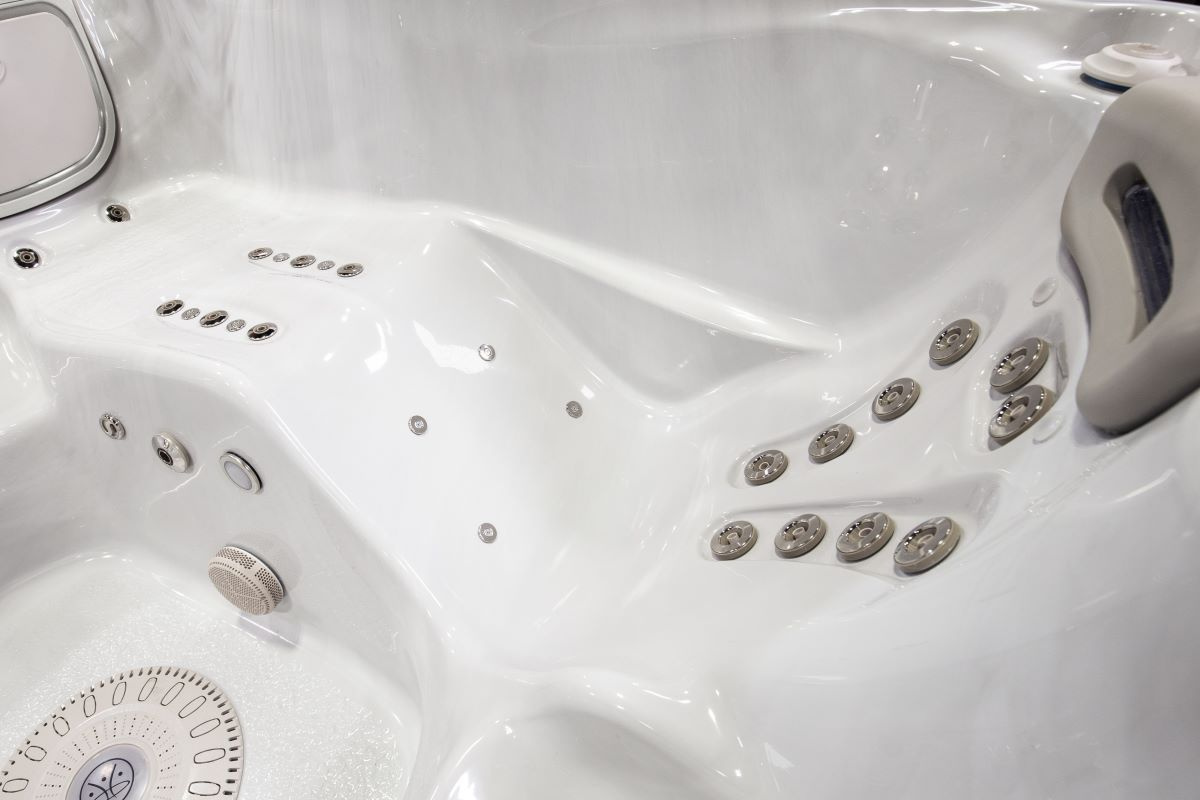 Närbild på spabadets liggdel