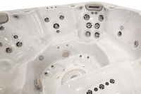 Spabad Signature Self-Cleaning 779 - Platinum Närbild på flera av spabadets sittplatser
