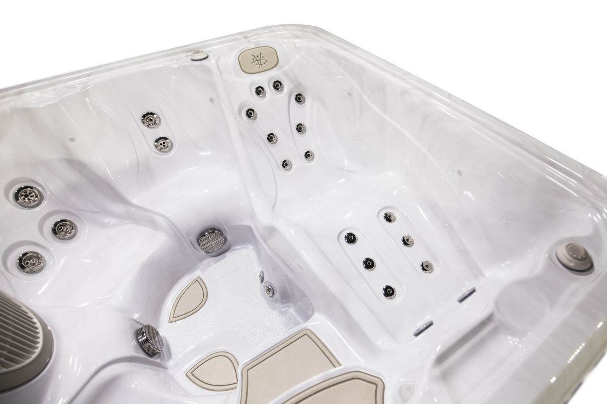 Närbild på spabadets liggdel