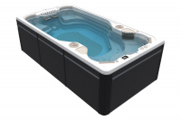 Swimspa 14AX AquaTrainer Swimspa 14AX AquaTrainer fyllt med vatten sett snett ovanifrån