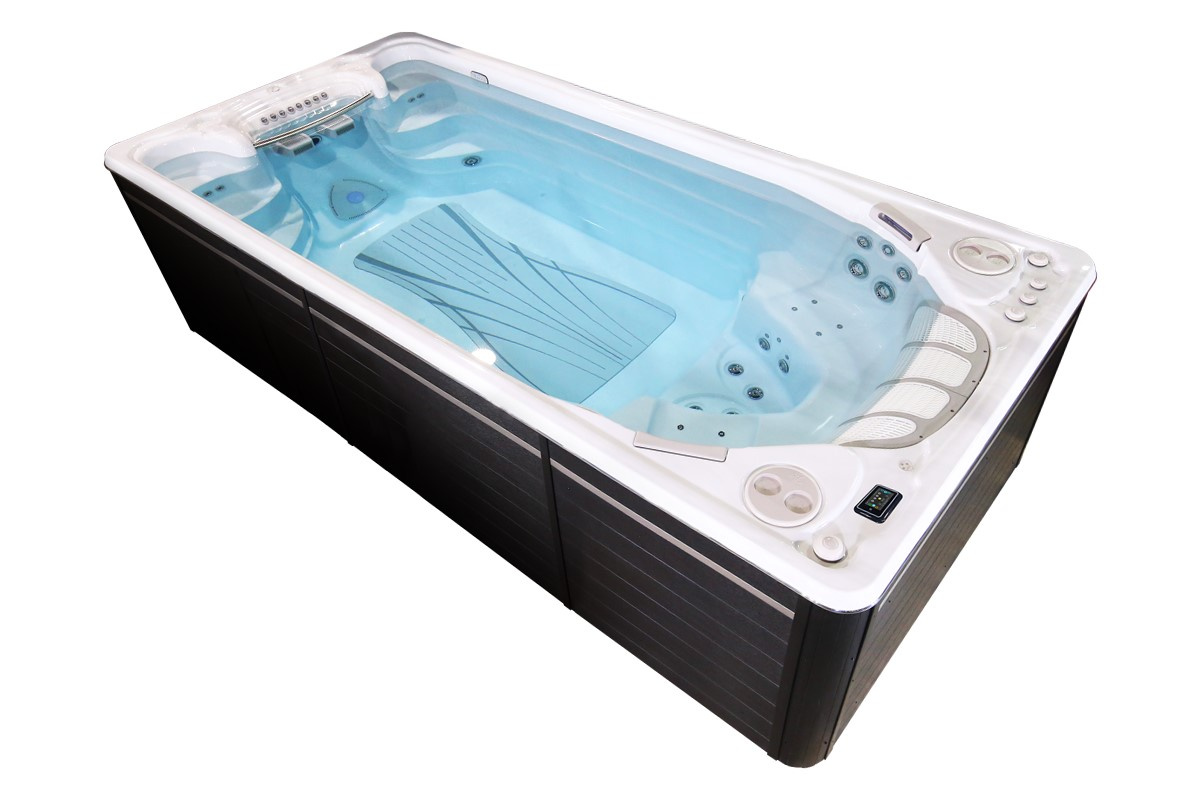 Swimspa 16EX Executive Trainer fyllt med vatten sett snett ovanifrån