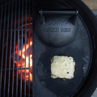 Cast Iron Burger Dome Smältkupolen används för att tillaga hamburgare