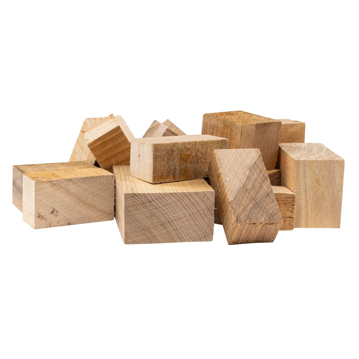 Träbitarna mot en vit bakgrund