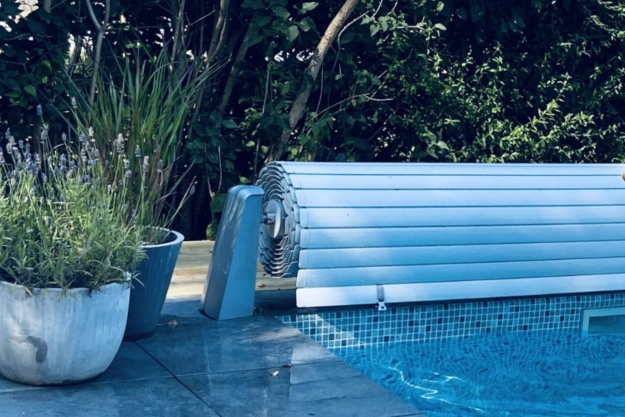 Närbild på ett upprullat Sirius Classic lamelltäcke