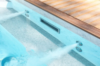 MiniVISE Flo vs 0,6kW Poolpump En motströmsanläggning med extra inlopp i en pool