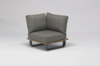 STAY Natural Hörnsits Hörnsitsen mot en ljusgrå bakgrund